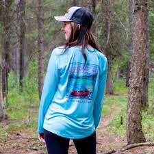 Women’s Hiking Shirts For Comfort And Outdoor Adventures